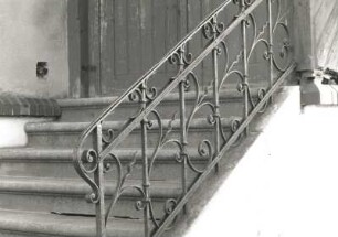 Radebeul, Haußigstraße 3. Villa (um 1890/1895). Geländer am Hauseingang