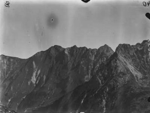 Bergkette : Blick auf die Berggipfel.