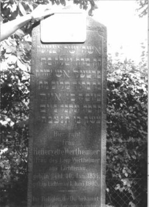 Grabstein 601 (Index: 100111421) Material: Granit Zustand: gut Maße HxBxT: 190x48x23 cm Beschreibung: Obelisk, Sockel, rustica: Grabstein 601A