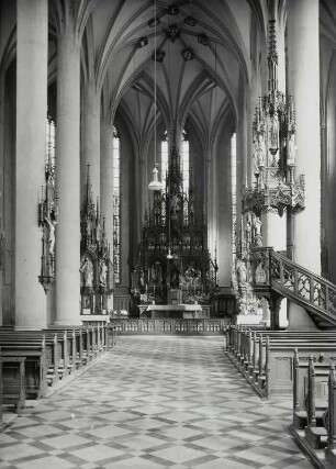 Landshut, Heiliggeistkirche : Landshut. Heiliggeistkirche. Inneres nach Osten
