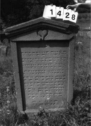 Grabstein 1428 (Index: 100098087) Maße HxBxT: 124x67x16 cm: Grabstein 1428