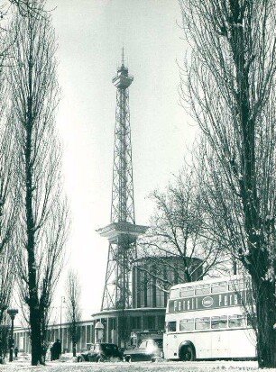 Funkturm im Schnee