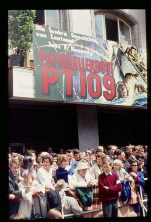 Bonn Marktplatz/ Plakat Die Wahre Geschichte von John F. Kennedy Patrouillenboot PT109