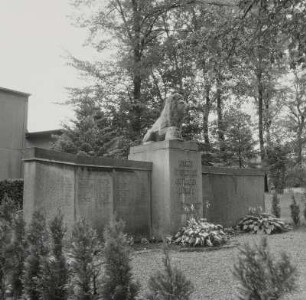 Denkmal für die Gefallenen des Ersten Weltkrieges : Denkmal für die Gefallenen des Ersten Weltkrieges. Granit (nach 1918). Niederwiesa, Friedhof