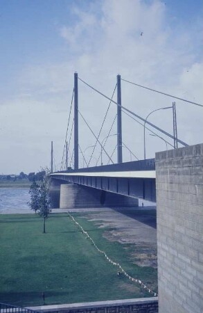 Theodor-Heuss-Brücke, Düsseldorf