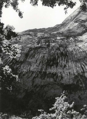 In diesem riesigen Kalksteinfelsen befindet sich die berühmte Höhle von Choranche, Vercors