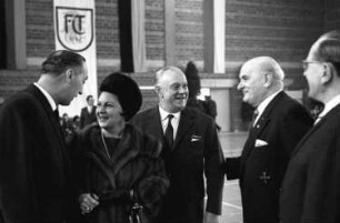 Freiburg: Einweihung der Burdahalle; Gruppe: ?, Frau Burda, Dr. Burda, ?