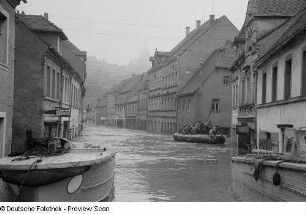 Blick in eine überschwemmte Straße