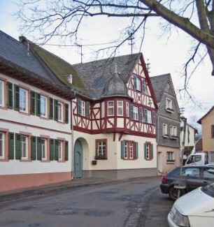 Fachwerkhaus; Oestrich-Winkel, Friedensplatz 15