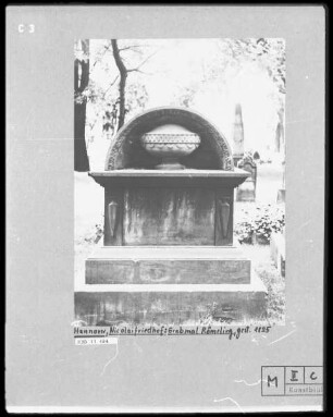 Grabmal der Dorothea Margarthe Römeling, geb. Hennies (1759-1825), Grabmal der Charlotte Römeling, geb. Blumenhagen (1796-1831) und Dora Römeling (1823-1831)