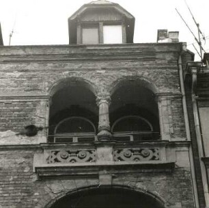 Cottbus, Friedrich-Ebert-Straße 46. Wohn-und Geschäftshaus (1895). Loggia (3. OG)