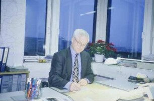 MR Standfuß am Schreibtisch (1996)