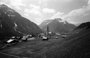 Mittelberg: Blick von der Sesselbahn auf Mittelberg