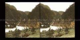 Gebirgslandschaft mit Fluss