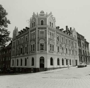 Glauchau, Wohnhaus mit Restaurant, Eckansicht
