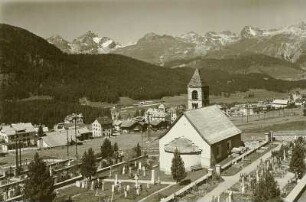 Pontresina (Schweiz). Ortsteilansicht mit Kirche Santa Maria von Südosten