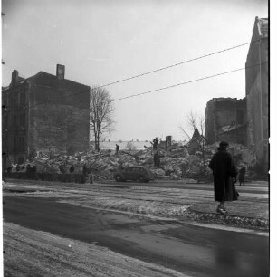 Negativ: Trümmer, Hauptstraße 87, 1954