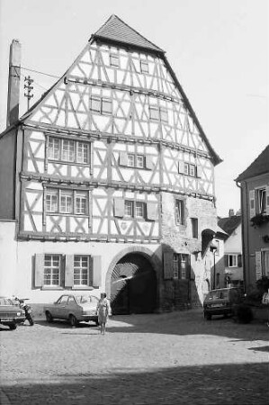 Ladenburg: Altes Fachwerkhaus am Marktplatz