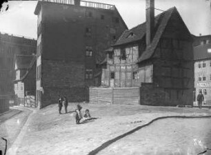 Blick nach Westen auf die katholische Volksschule