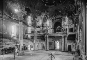 Dresden-Altstadt. Ruine der Kreuzkirche. Blick zur Orgelempore (Zustand nach dem Brand 1945)