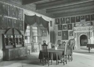 Schloss Rochsburg, Inneres, Rittersaal (Ahnensaal) mit Renaissanceportal