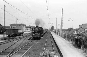 Emmendingen, Lahr: Strecke; Blick aus dem Führerstand der E-Lok; Begegnung Dampfzug