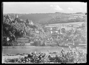 Blick auf Obere Eichelgasse, Burg und Teil des Stadtgebiets