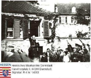 Heppenheim an der Bergstraße, 1933 Mai 1 / Ansprache von Walter Görendt, Mitglied der NSDAP, auf dem Graben