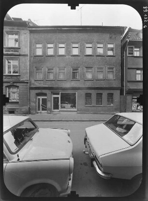 Schmalkalden, Stiller Gasse 18. Wohnhaus mit Laden. Straßenfront