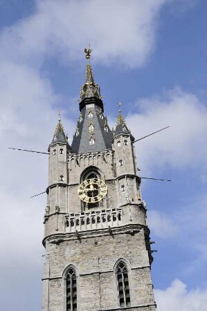 Gent - Belfried : Der Belfried-Glockenturm wird auch als Aussichtsturm genutzt, aufgenommen in Gent am 1. April 2010