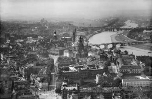 Dresden. Innere Altstadt von Südost gegen Ostragehege. Luftbild-Schrägaufnahme