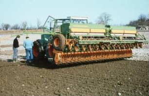 Fotografie: Sämaschine, Drillkombination, Kastendrillmaschine, Zahnpackerwalze
