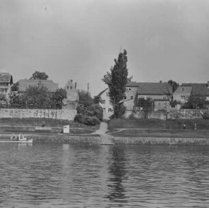 Dresden-Söbrigau. Blick über die Elbe