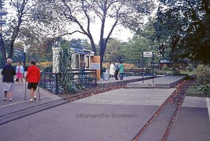 Planten un Blomen: Internationale Gartenbauausstellung: Haltestelle "Stephansplatz" der Parkbahn