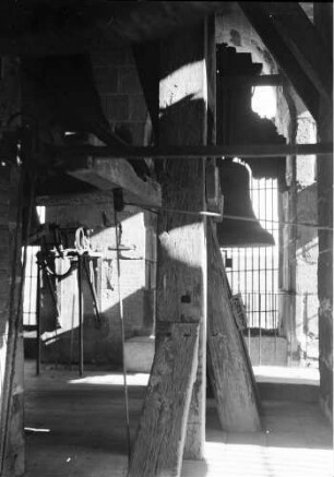 Toledo [Spanien]: Glockenwerk und Gebälk im Turm
