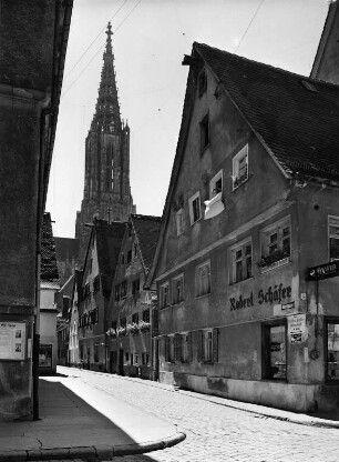 Ulm. Rabengasse. Blick nach Südsüdwest zum Münster Unserer Lieben Frau