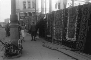 Bukarest: Teppiche am Boulevard Albert