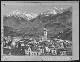 Meran. Blick auf Meran und die Alpen