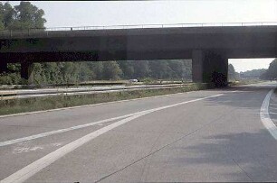 Ausfahrt aus Kreisel (Freiburg Richtung Basel) zu Nebenfahrbahn West (Karlsruhe Richtung Basel)