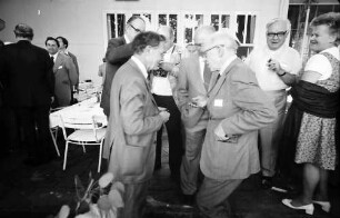 24. Tagung 1974 Chemiker; Maikäferrede: Geoffrey Wilkinson mit Robert S. Mulliken, rechts Werner Forßmann, Frau Lynen