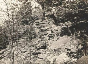 Oberlausitz. Hochstein bei Bautzen. Blockmeer und Gipfelklippen