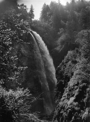 Wasserfall (wahrscheinlich in den Allgäuer Alpen)