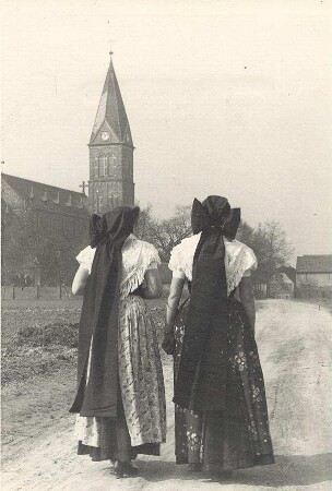 Festtracht aus Radibor : Kleidung - katholische Tracht. Ort: Radwor / Radibor. Katholische Festtracht ohne Jacke (sorbisch: wuslěkana drasta)