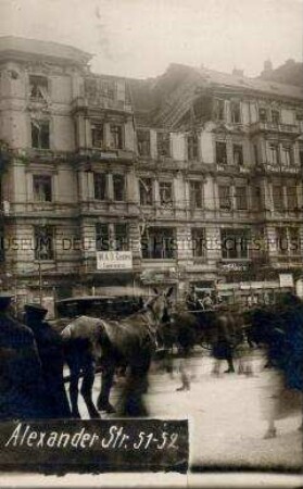 Stark beschädigtes Haus in der Alexanderstraße