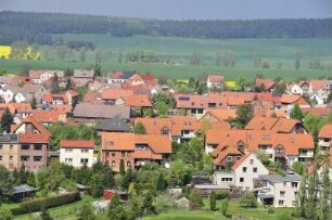 Harzvorland - Weddersleben : Blick von der "Teufelsmauer" auf das Dorf Weddersleben. Aufgenommen am 12. Mai 2010