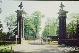 Potsdam, Park Sanssouci, Östlicher Lustgarten, Obeliskportal.