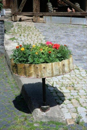 eine selbst gebaute Pflanzschale
