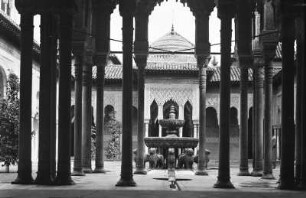 Granada, Alhambra. Löwenhof