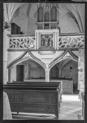 Kirche, Empore und Orgel