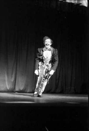 Berlin: Kabarett der Komiker; Erwin Hoffmann tanzt "Tanzmeister"